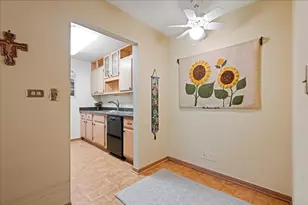 300 Thames Pkwy, Park Ridge, IL 60068 - Photo 8