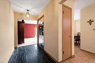 300 Thames Pkwy, Park Ridge, IL 60068 - Photo 2