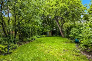 6558 N Troy St, Chicago, IL 60645 - Photo 12