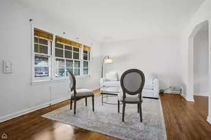 6558 N Troy St, Chicago, IL 60645 - Photo 2