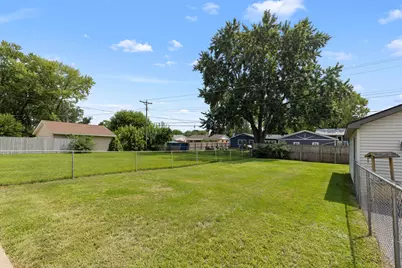 2013 Evans Avenue, Loves Park, IL 61111 - Photo 14