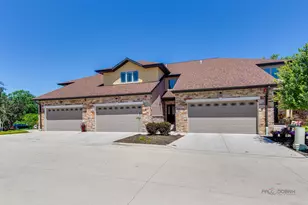 82 Prairie Ct, Wheeling, IL 60090 - Photo 1