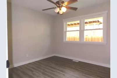 555 Elsie Avenue, Crest Hill, IL 60403 - Photo 10