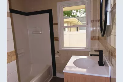 555 Elsie Avenue, Crest Hill, IL 60403 - Photo 12