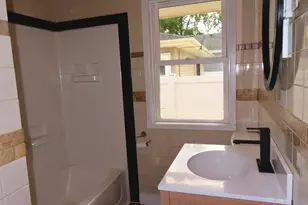 555 Elsie Ave, Crest Hill, IL 60403 - Photo 12