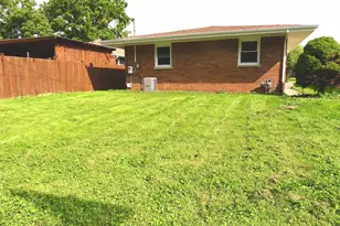 555 Elsie Ave, Crest Hill, IL 60403 - Photo 2
