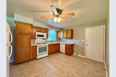 305 N Brookshore Drive, Shorewood, IL 60404 - Photo 8