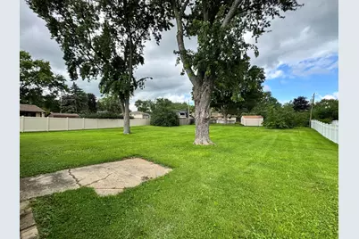 305 N Brookshore Drive, Shorewood, IL 60404 - Photo 4