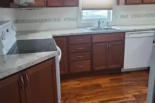 615 Green St, Peru, IL 61354 - Photo 2