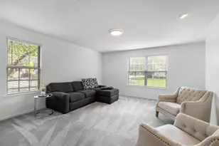 4 Taylor Ct, Streamwood, IL 60107 - Photo 4