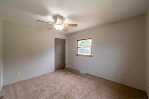 539 Central Ave, Genoa, IL 60135 - Photo 12