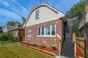 9350 S Manistee Ave, Chicago, IL 60617 - Photo 2