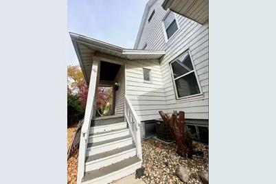 612 1/2 E Chestnut Street #2, Bloomington, IL 61701 - Photo 2
