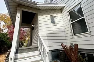 612 1/2 E Chestnut St, Bloomington, IL 61701 - Photo 2