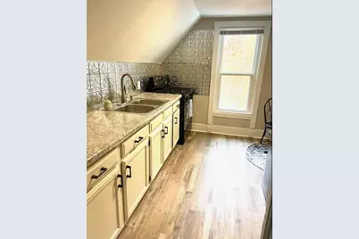 612 1/2 E Chestnut Street #2, Bloomington, IL 61701 - Photo 8