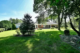 9 Dover Dr, Oak Brook, IL 60523 - Photo 62
