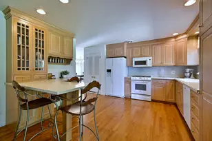 9 Dover Dr, Oak Brook, IL 60523 - Photo 20