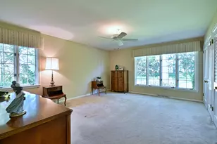 9 Dover Dr, Oak Brook, IL 60523 - Photo 30