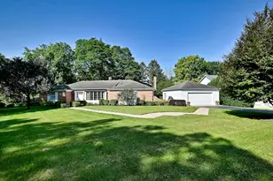9 Dover Dr, Oak Brook, IL 60523 - Photo 1