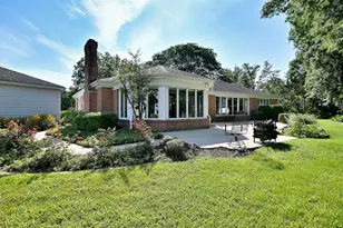9 Dover Dr, Oak Brook, IL 60523 - Photo 50