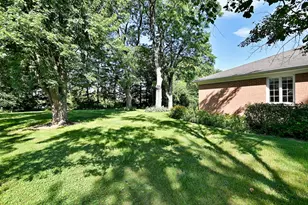 9 Dover Dr, Oak Brook, IL 60523 - Photo 54