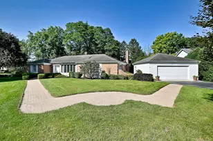 9 Dover Dr, Oak Brook, IL 60523 - Photo 6