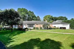 9 Dover Dr, Oak Brook, IL 60523 - Photo 2
