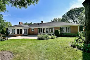 9 Dover Dr, Oak Brook, IL 60523 - Photo 52