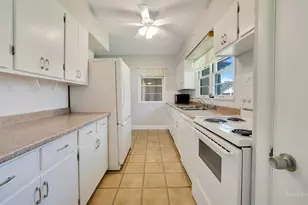 319 N Lord Ave, Carpentersville, IL 60110 - Photo 10