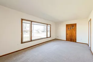 319 N Lord Ave, Carpentersville, IL 60110 - Photo 8