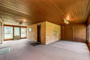 319 N Lord Ave, Carpentersville, IL 60110 - Photo 4