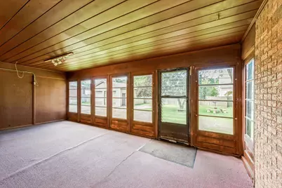 319 N Lord Avenue, Carpentersville, IL 60110 - Photo 6