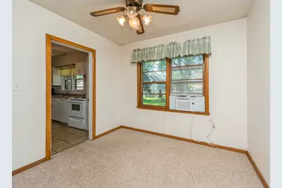 319 N Lord Avenue, Carpentersville, IL 60110 - Photo 14