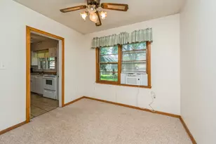 319 N Lord Ave, Carpentersville, IL 60110 - Photo 14