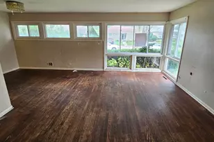 8422 Harding Ave, Skokie, IL 60076 - Photo 4