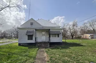 205 Shaw St, Harrisburg, IL 62946 - Photo 4