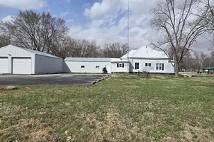 205 Shaw St, Harrisburg, IL 62946 - Photo 2