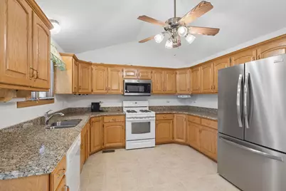 611 Flanagan Drive, Minooka, IL 60447 - Photo 10