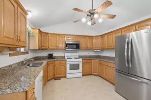 611 Flanagan Dr, Minooka, IL 60447 - Photo 10