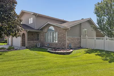611 Flanagan Drive, Minooka, IL 60447 - Photo 2