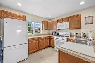1108 Monroe Ave, McHenry, IL 60050 - Photo 10