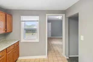 621 Oneida St, Joliet, IL 60435 - Photo 4