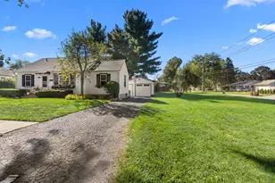 523 Highland Ave, Woodstock, IL 60098 - Photo 2