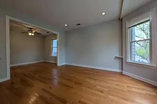 1911 W Addison St, Chicago, IL 60613 - Photo 4