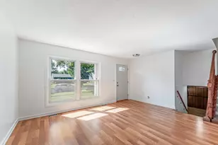 132 Garden Dr, Bolingbrook, IL 60440 - Photo 2