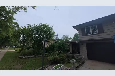 411 N Illinois Avenue, Glenwood, IL 60425 - Photo 2