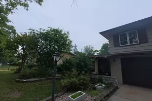 411 N Illinois Ave, Glenwood, IL 60425 - Photo 2
