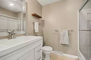 40020 N Adelphi Ave, Beach Park, IL 60099 - Photo 12