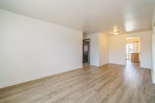 404 Inland Dr, Wheeling, IL 60090 - Photo 6