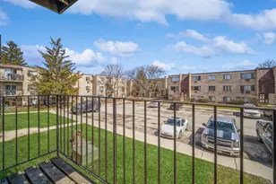 404 Inland Dr, Wheeling, IL 60090 - Photo 2
